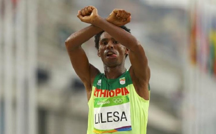 Ρίο 2016: Η διαμαρτυρία του Αιθίοπα Φεγίσα Λιλέσα για την κατάσταση στην χώρα του [φωτό]